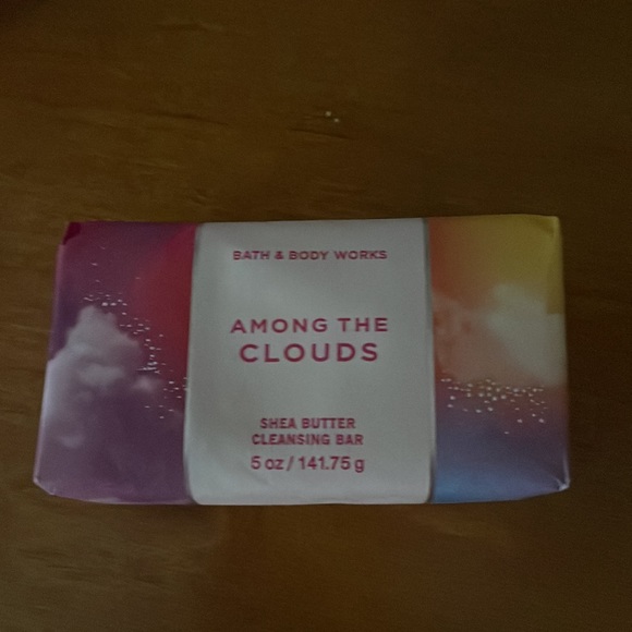 Medium color pink and rainbow and it’s from bath and bodywork’s like new - Picture 2 of 4